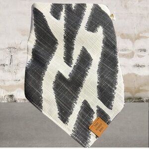 The Foggy Dog Black and White Dog Bandana, NWT